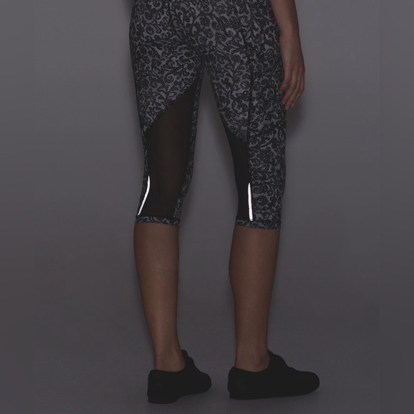 Lululemon✨Outrun 17" Crop Pockets Reflective Mesh✨Mini Cinder Lace White Black✨4 - Picture 2 of 16